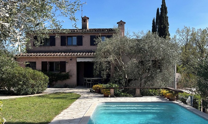 Saint-Paul-en-Foret Villa | Villa Cazat Rozat: Family-Friendly Getaway in Saint Paul