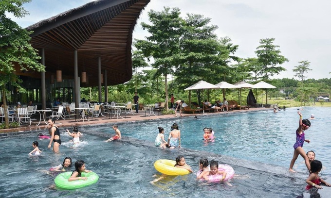 Ngoc Quang Hotel | Relax at Villa CBT Flamingo Dai Lai - Rated 8.8/10