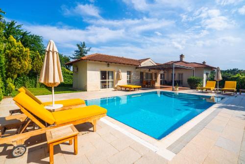 Atakoy Villa | Discover Villa Cedrus: Oceanfront Stay with Pool & Breakfast