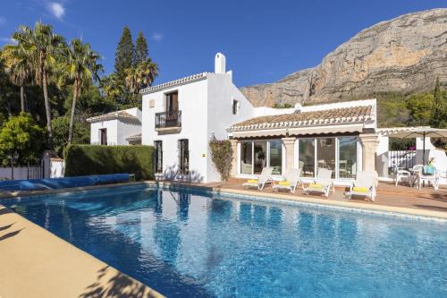 Montgo de Toscamar Villa | Discover Villa Celestia: Pet-Friendly Retreat with Pool