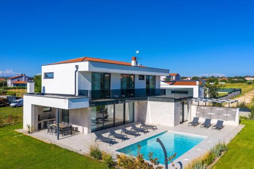 Valbandon Villa | Seaside Escape at New Villa Celi Fazana with Pool & Hot Tub