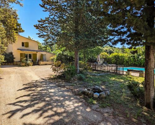Peypin-d'Aigues House | Villa Chênes & Pins: Pool Oasis in the Heart of Luberon