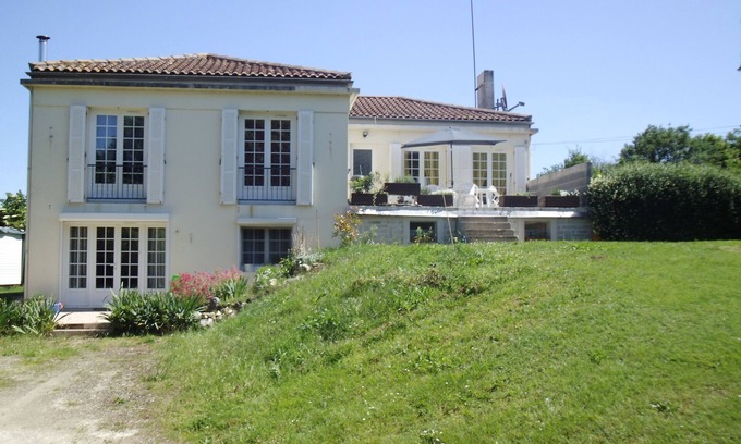 Echillais Cottage | Cozy Villa Chanterelle Cottage Near the Ocean and Pool