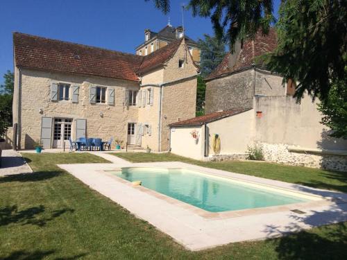 Montfaucon Villa | Inviting Villa with Private Pool & Garden in Montfaucon