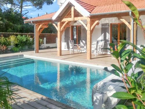 Soulac-sur-Mer Villa | Inviting Villa with Pool, Garden & WiFi Near Soulac Beach