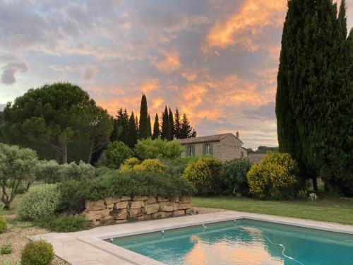 Beaumes-de-Venise Villa | Relax at Villa with Private Pool & Pet-Friendly Amenities