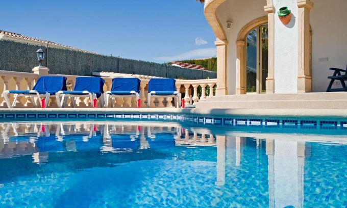 Casas de Torrat Villa | Relax at Villa Charme: Family-Friendly Stay with Pool