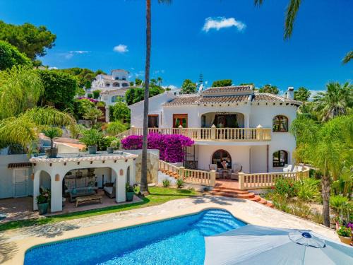 El Tosalet Villa | Relax at Villa Charme: Family-Friendly with Pool & Hot Tub