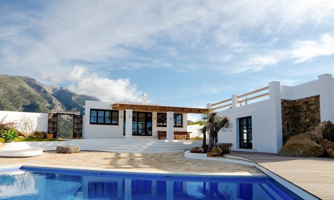 Canillas de Aceituno Villa | Villa Chepita: Spacious Four-Bedroom Retreat with Pool