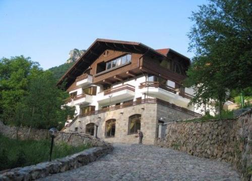 Teteven House | Villa Cherven: Guest Rated 9/10 with Hot Tub & Breakfast