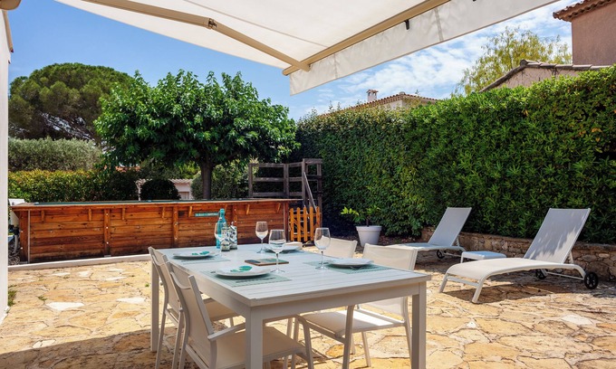 Bandol Villa | Villa 'Chez Tao': Relax by the Pool with Ocean Views