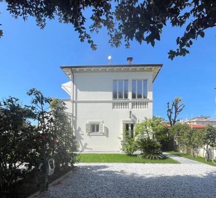 Marina di Pietrasanta Apartment | Villa Chiara class aparthotel