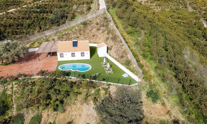 Cutar Villa | Villa "Chirimoya": Relaxation with Mountain Views & Pool