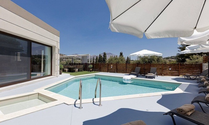 Perama Villa | Villa Chnaris: Private Pool, Sauna & 10/10 Guest Rating
