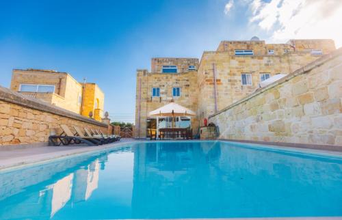 Zejtun Villa | Villa Chossie: Oceanfront Retreat with Pool & Pet-Friendly