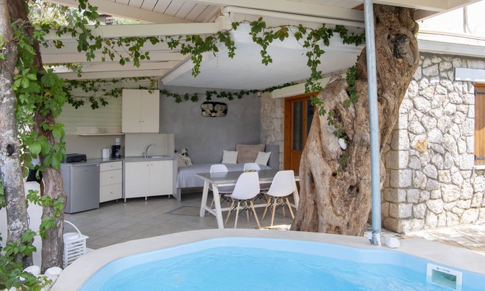 Agios Nikitas Apartment | Discover Villa Christianna, Eolos: Oceanfront Oasis Awaits
