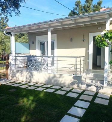 Megalos Prinos House | Family-Friendly Villa Christos Bungalow at Pachis Beach