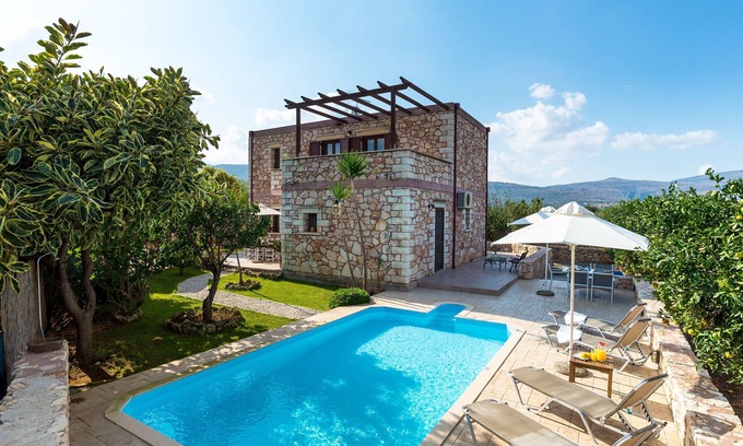 Makhairoi Villa | Villa Chryssa: Private Pool Retreat in Charming Neo Chorio