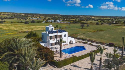 Agios Theodoros Villa | Exquisite Villa Chrysta: 4-Star Oceanfront Retreat