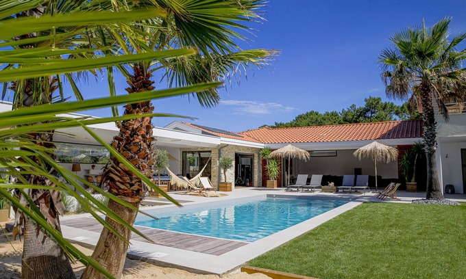Vieux-Boucau-les-Bains Villa | Villa Claris: Perfect Retreat Near the Beach with Pool