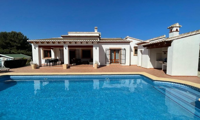 Media Luna Villa | Villa Clara: Beachside Retreat with Pool & Ocean Views
