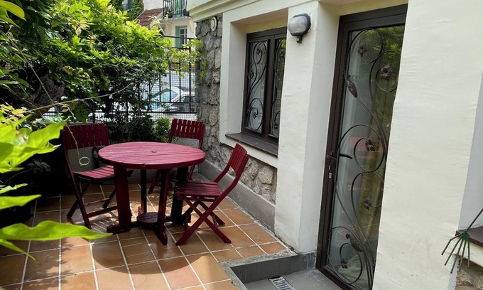 Amerique House | Explore Villa Claude Monet Near Buttes-Chaumont