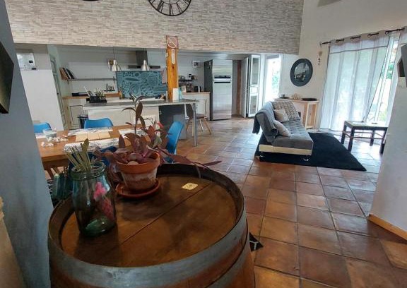 Saint-Paul-Les-Durance House | Villa Clea: Oceanfront Escape with Pool & Family Amenities