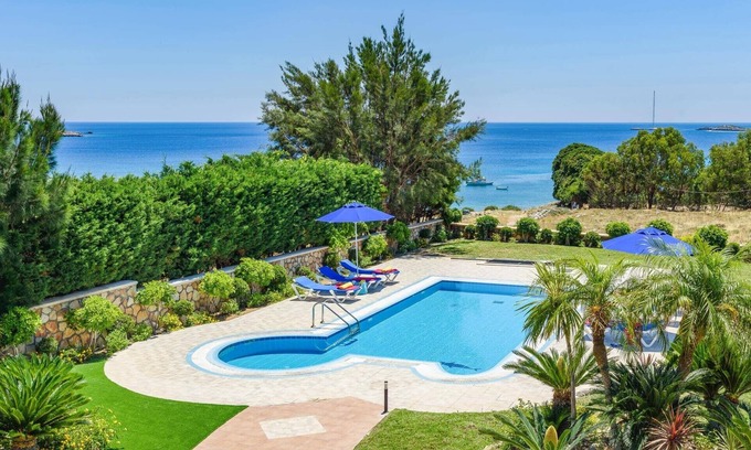 Lindos Villa | Villa Clive: Exceptional Stay with Private Pool & Kitchen