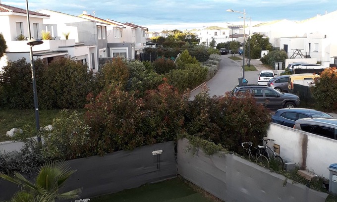 Aimargues Villa | Beachside Villa with Pool and Kitchen Amenities