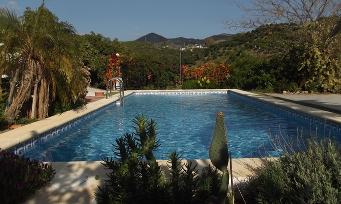 Benamargosa House | Seaside Villa with Pool & AC for 6 Guests - Rated 9.2
