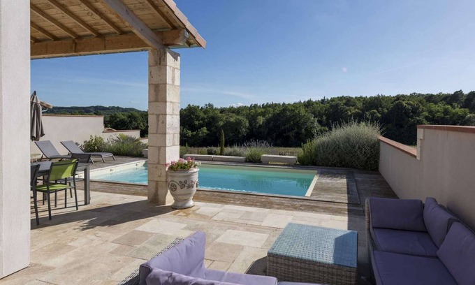 Castelnau-de-Montmiral Villa | Villa Corduriès: Private Pool & Air Conditioning Retreat
