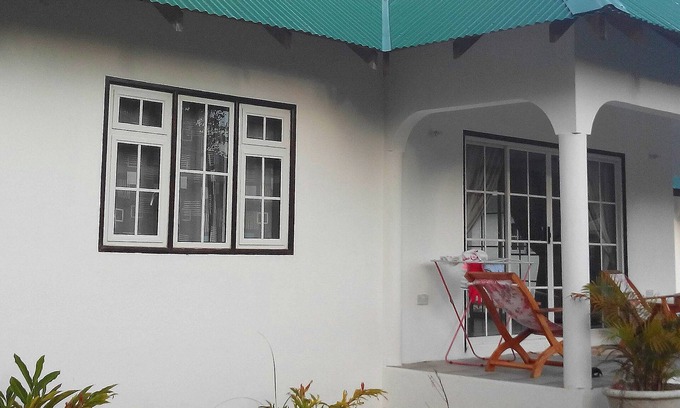 La Digue House | Villa COCO: Oceanfront Retreat for Family Getaways