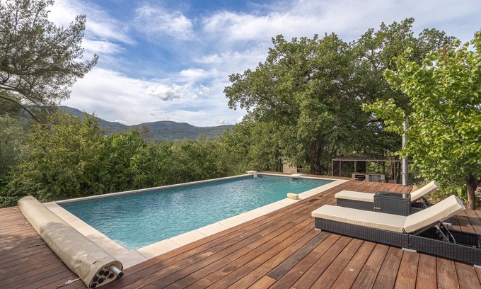 Sollies-Toucas Villa | Villa Collinou: Relaxing Retreat with Pool and Spa