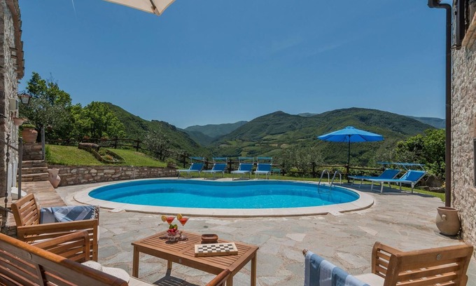 Acqualagna Villa | Villa Colombaia: Pet-Friendly Retreat with Ocean Views