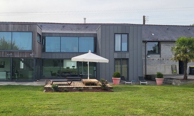 Liffre House | Modern Villa with Ocean Views - Ideal for Families & Work