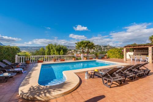 La Empedrola Villa | Villa Comodo: Family-Friendly Escape with Pool Amenities