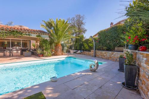 Saint-Aygulf Villa | Discover Villa complète Au Clos Provençal with Ocean Views