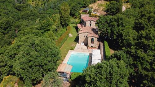 Umbertide Villa | Villa Comunaglia: Oceanfront Retreat with Panoramic Pool