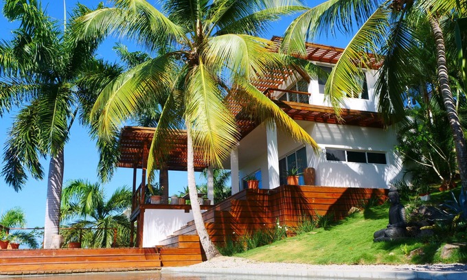 El Callejon Villa | Villa with Pool and Hot Tub Near a Semi-Private Beach