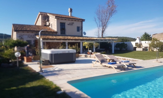 Uri Villa | Villa with Private Pool and Jacuzzi: Guest Rated 10/10