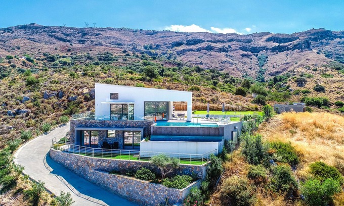Tsikalaria Villa | Villa Con Vista - Breathtaking Views and Top-notch Amenities