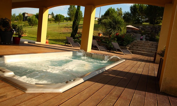 Vieille-Toulouse Villa | Indulge in Villa Contemporaine with Jacuzzi and Pool
