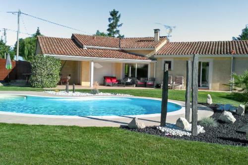 Paulhac Villa | Villa with Private Pool, Garden & WiFi in Paulhac