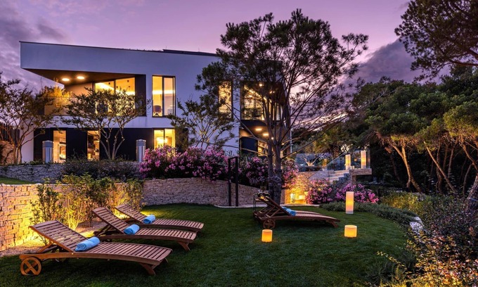 Cove Murtar Villa | Villa Contessa: Beachfront Retreat with Infinity Pool