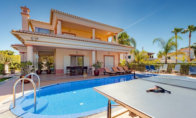 Albufeira Villa | Villa Cor de Rosa in Albufeira: Rated 10/10 with Pool