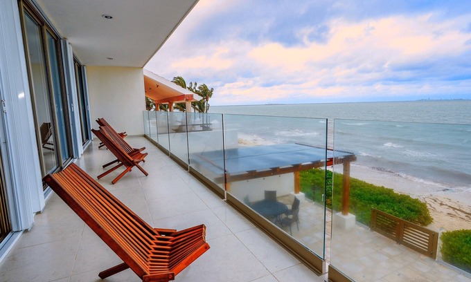 Progreso Municipality Villa | Oceanfront Villa Coral with Pool and Spa in Progreso