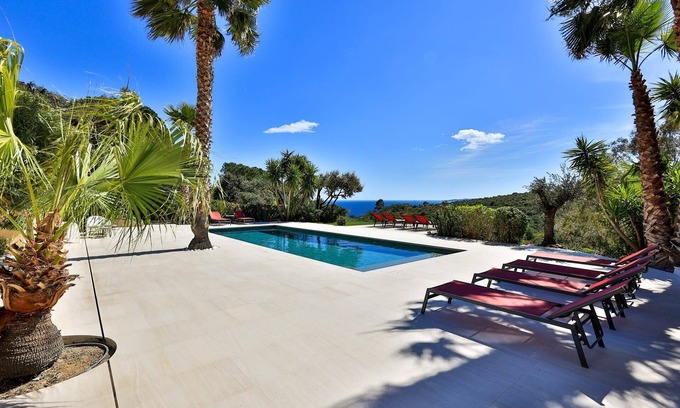 Plage de la Garonnette Villa | Experience Paradise at Villa Corniche d'Or with Ocean Views