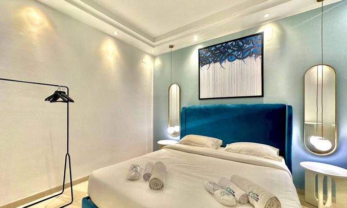 La Marsa House | Villa Corniche: Seaside Retreat with Heated Pool