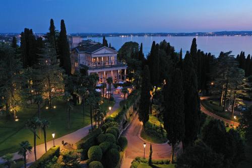Sirmione Hotel | Elegant Villa Cortine Palace Hotel with Ocean View & Pool