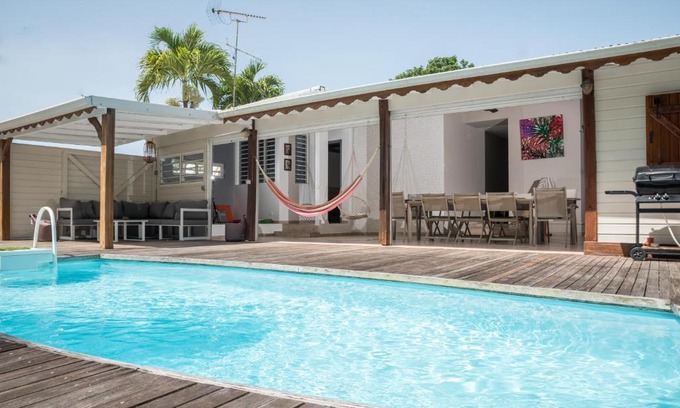 Bas du Fort Villa | Villa Cosy: Family-Friendly Retreat with Pool & Hot Tub